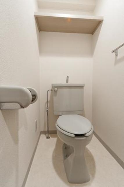 トイレ　※写真は同タイプ住戸です。