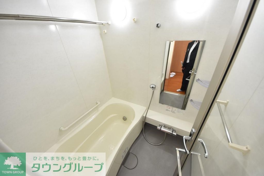 バス・シャワールーム　お問合せは(株)タウンハウジングレジデンス事業部　赤坂店・…