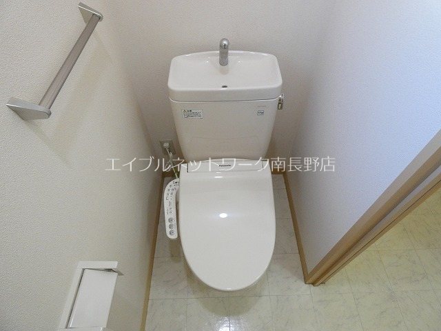 トイレ　参考：202号室（内装・設備が異なる場合があります。）