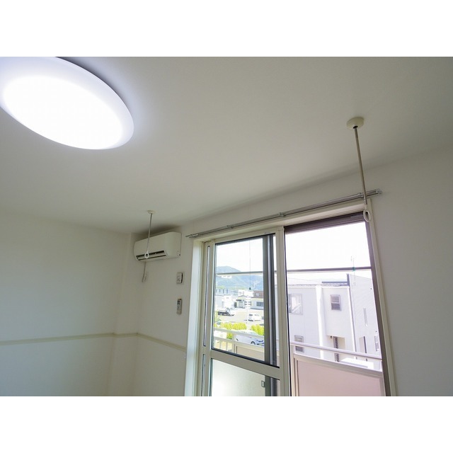 その他設備　室内物干し