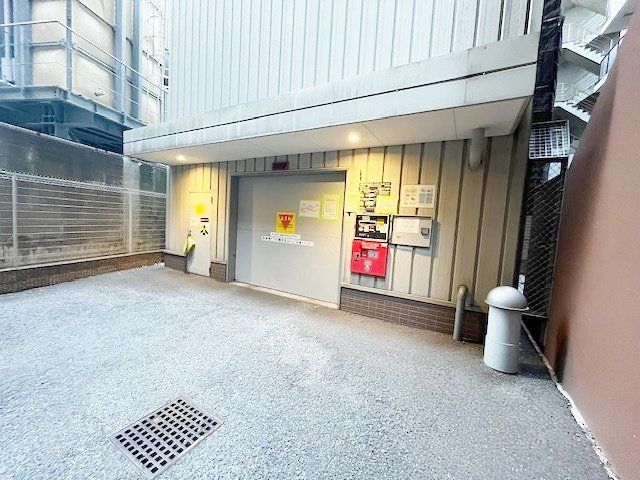 駐車場　エントランス
