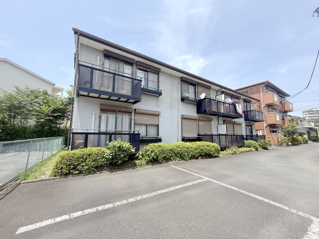 建物外観　駐車場