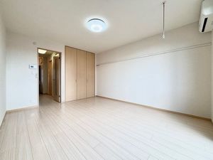 居室・リビング　一人暮らしには十分な広さの９．１帖の洋室♪