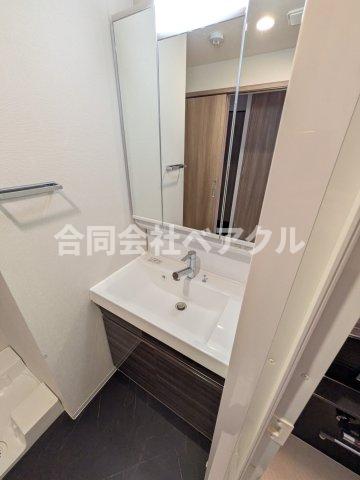 洗面設備　朝の支度にも助かる、独立の洗髪洗面化粧台