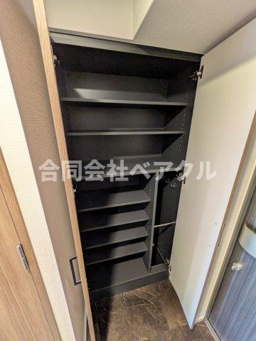 玄関　収納もある玄関です
