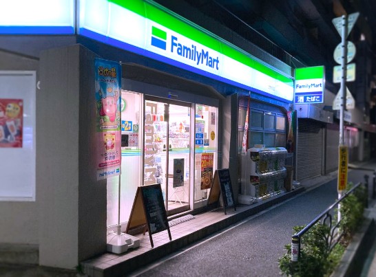 コンビニ　ファミリーマート文京本郷店（コンビニ）まで177m