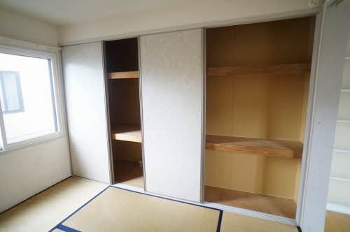 収納　押入