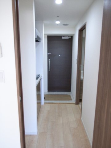 玄関　※同じ建物の別のお部屋の写真です。