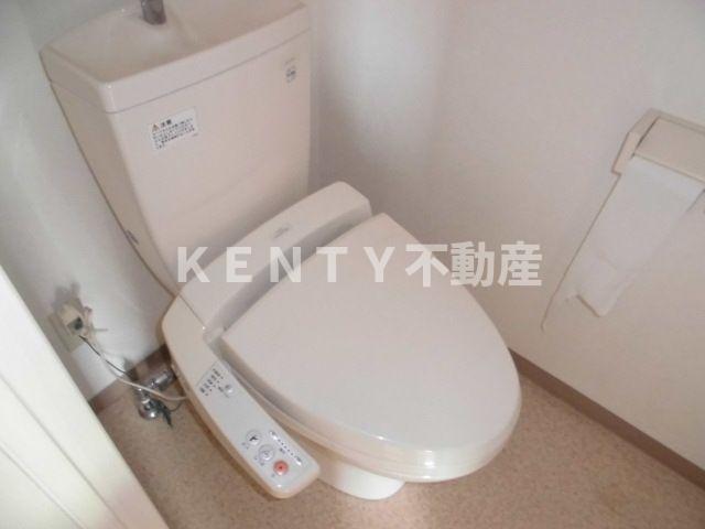 トイレ　落ち着いた色調のトイレです