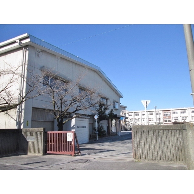 小学校　茜部小学校　　０７（小学校）まで1200m