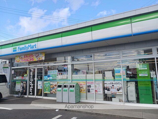 コンビニ　ファミリーマート（コンビニ）まで180m