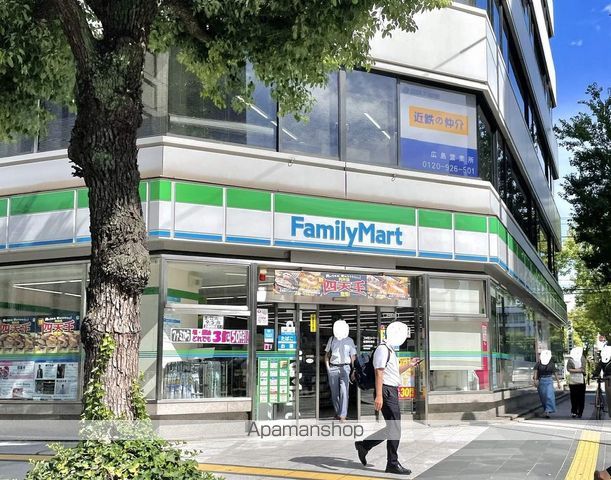コンビニ　ファミリーマート紙屋町東店（コンビニ）まで558m