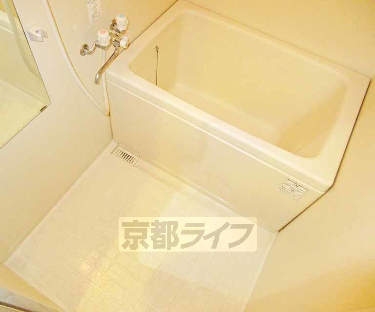 バス・シャワールーム　ゆっくり浸かれます・