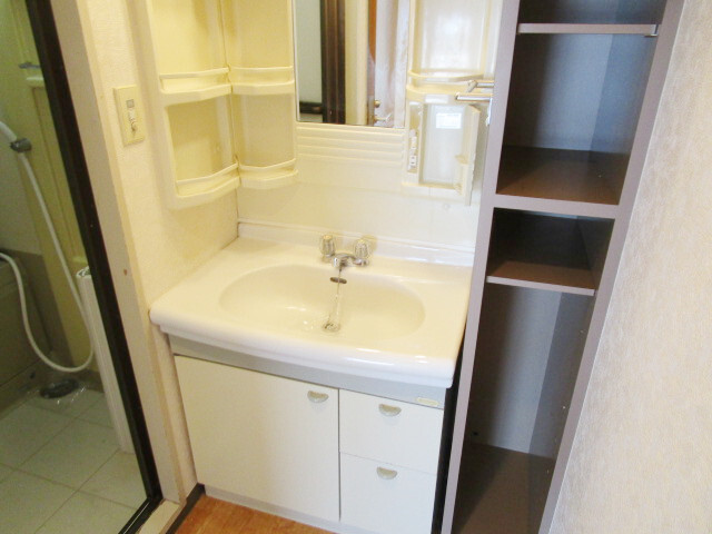 洗面設備　*同物件、別部屋の写真です