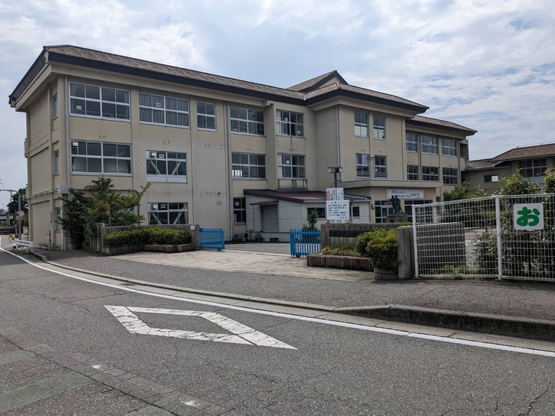 小学校　小野市立大部小学校（小学校）まで911m
