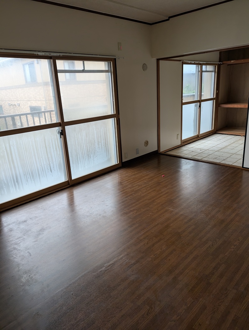 アシスト第3秋田マンションの居間写真