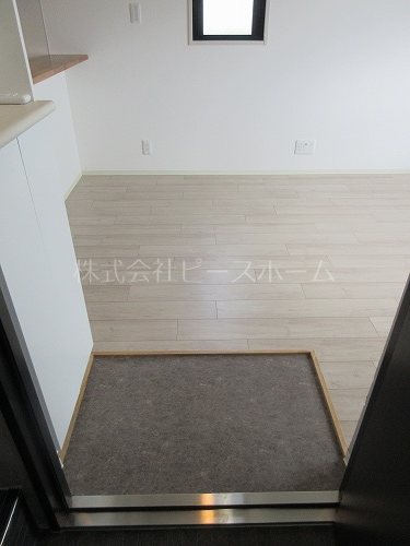 玄関　※別号室参考写真