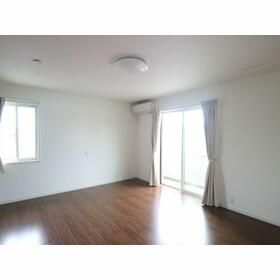 新津町399-11一戸建の居間写真