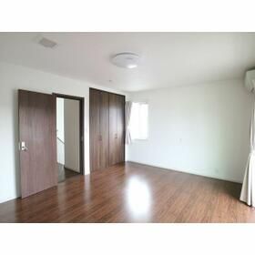新津町399-11一戸建の居間写真