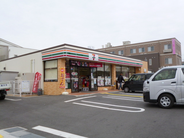 コンビニ　セブンイレブン（コンビニ）まで560m