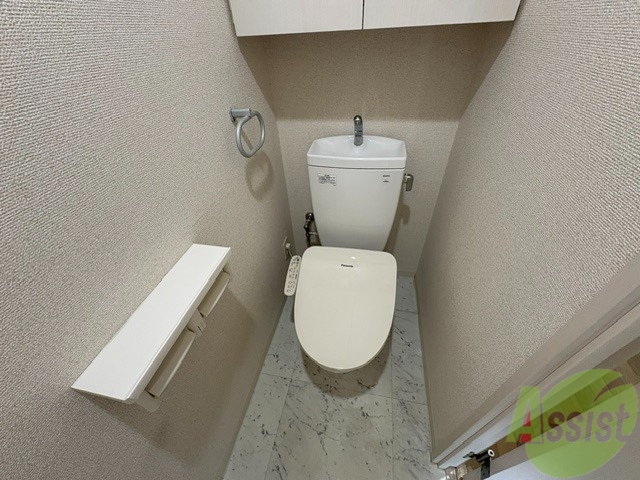 トイレ　こちらはトイレになります。ウォシュレット機能付です。
