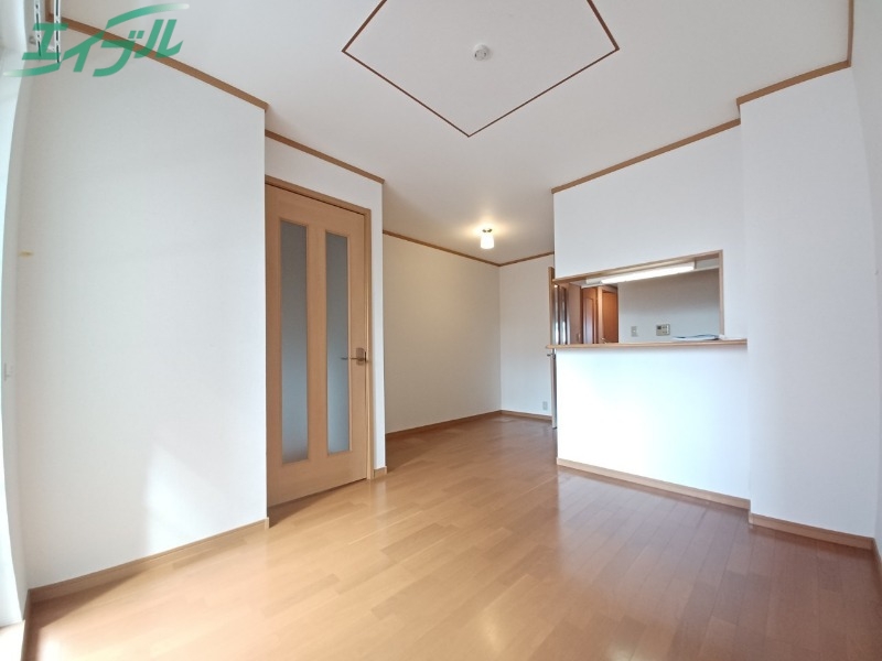 居室・リビング　別部屋反転タイプ写真