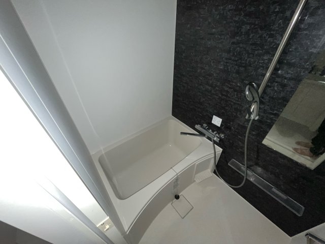 バス・シャワールーム　同建物内、別のお部屋の参考写真になります。