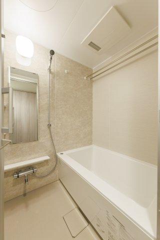 バス・シャワールーム　コンパクトで使いやすいお風呂です