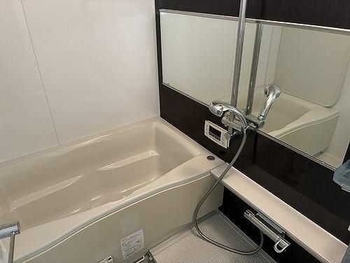 バス・シャワールーム　コンパクトで使いやすいお風呂です