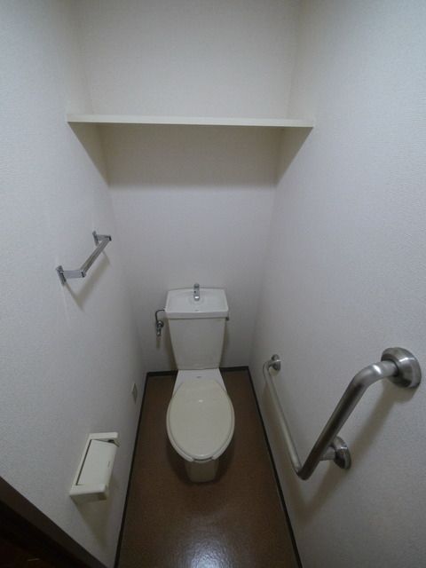 トイレ　★トイレに棚あります★