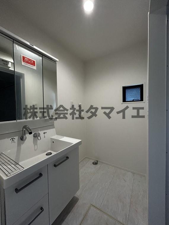 洗面設備　脱衣スペースもあります