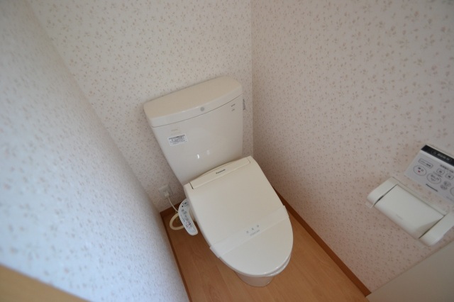 広島電鉄宇品線 御幸橋駅 徒歩2分 5階建 築42年のトイレ写真