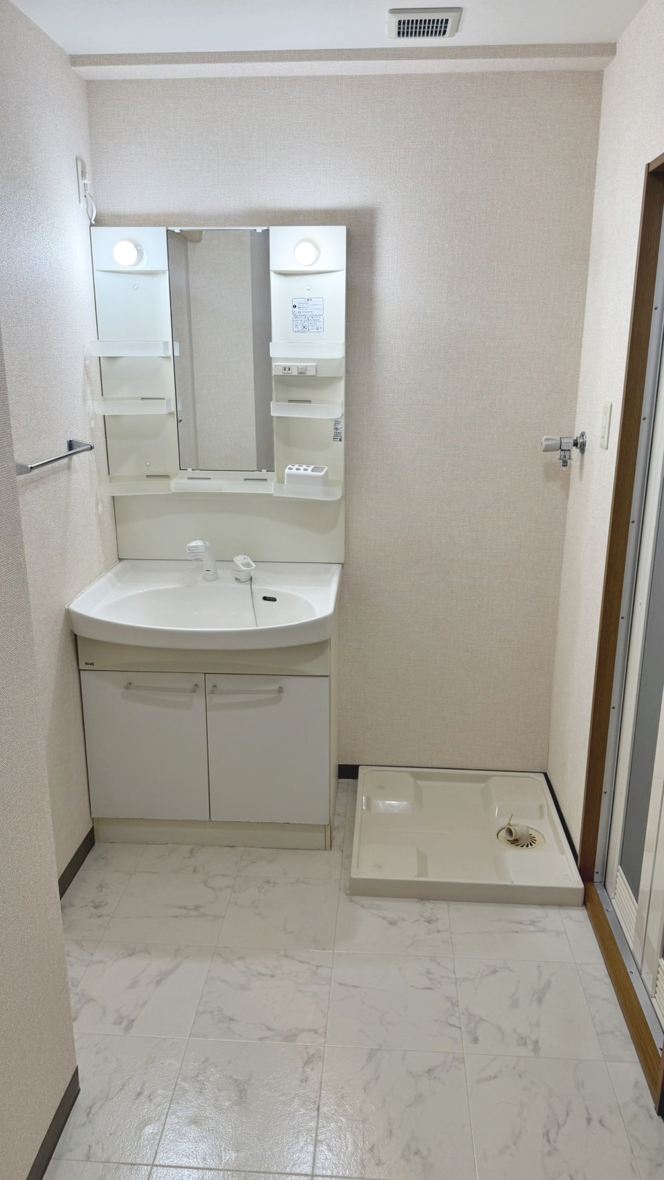 地下鉄谷町線 平野駅 徒歩12分 3階建 築23年の内装写真