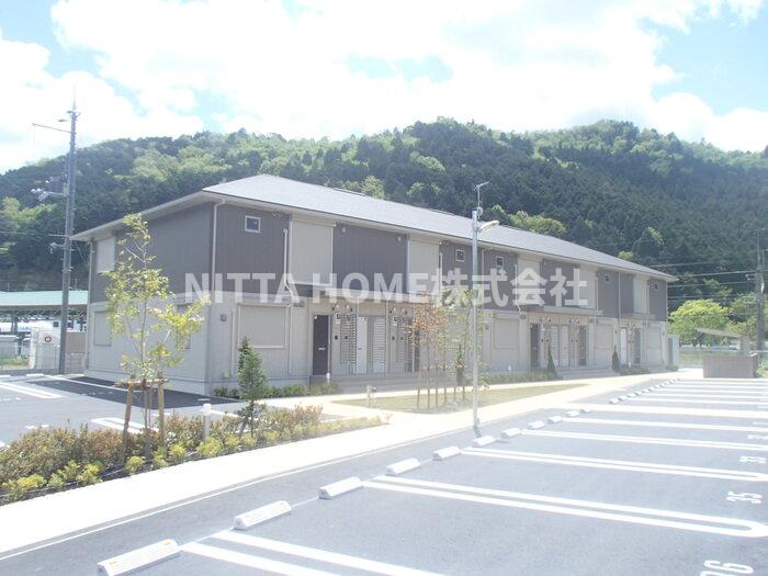 建物外観　篠山口駅が徒歩３分の好立地◇室内収納たっぷり☆彡
