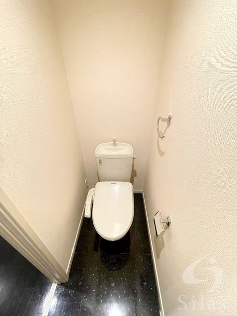 阪急神戸線 岡本駅 徒歩12分 2階建 築15年のトイレ写真
