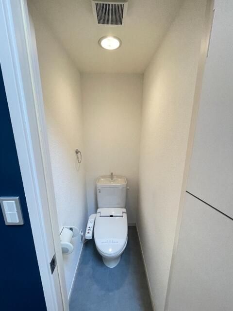 京王線 上北沢駅 徒歩3分 2階建 築20年のトイレ写真