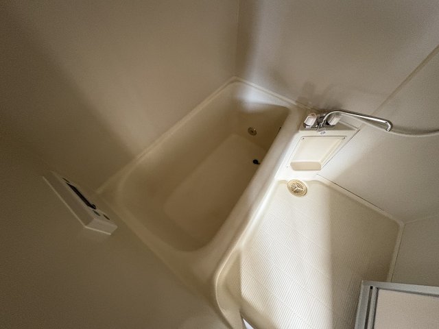 バス・シャワールーム　コンパクトで使いやすいお風呂です