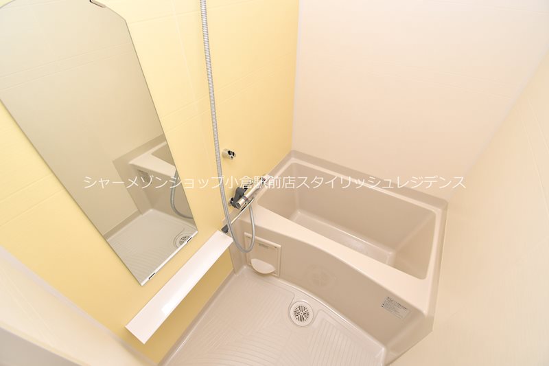 バス・シャワールーム　床・建具・アクセントクロス等は階数により異なる為、現況を優先