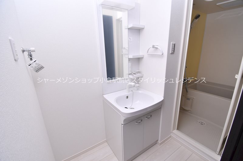 洗面設備　床・建具・アクセントクロス等は階数により異なる為、現況を優先