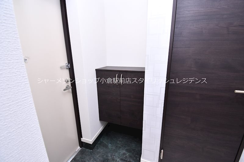 玄関　床・建具・アクセントクロス等は階数により異なる為、現況を優先