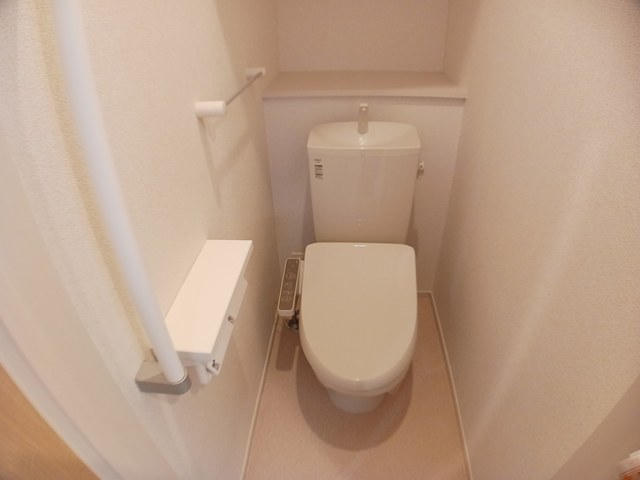 ＪＲ篠ノ井線 平田駅 徒歩11分 2階建 築7年のトイレ写真