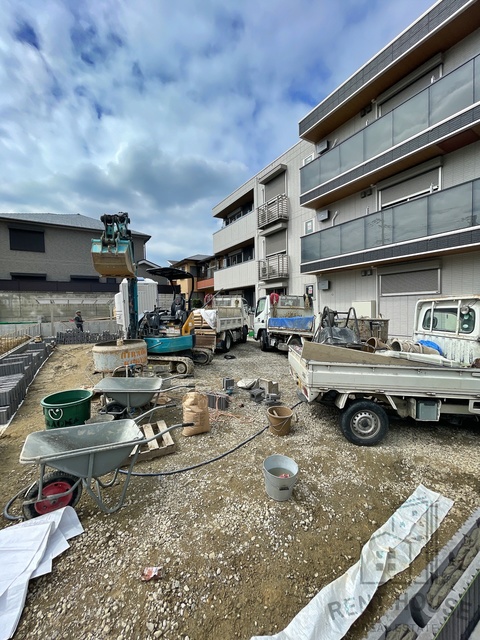 駐車場　外観（建築中）
