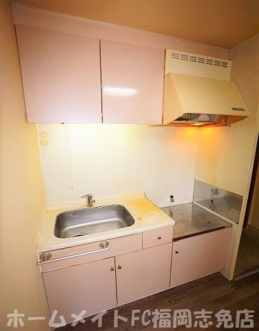 ＪＲ香椎線 酒殿駅 2階建 築31年のキッチン写真