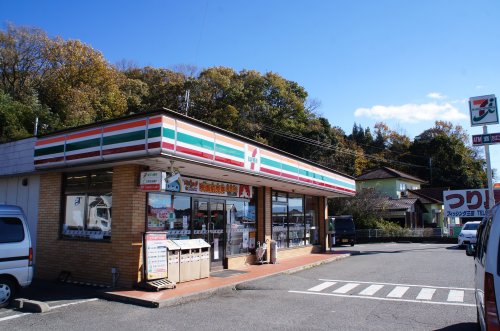 コンビニ　セブン－イレブン三田加茂店（コンビニ）まで1332m
