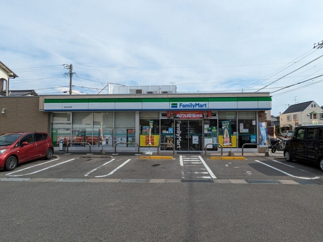 【松山市北吉田町のアパートのコンビニ】