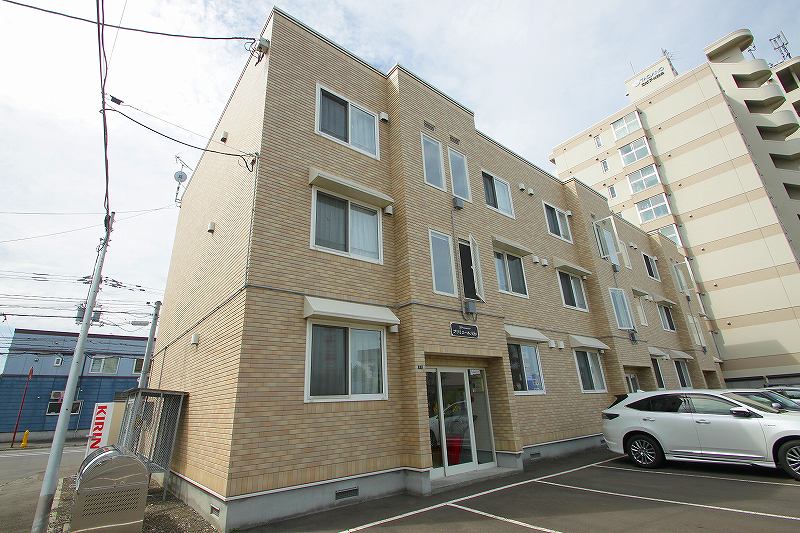 札幌市北区北二十九条西のアパートの建物外観