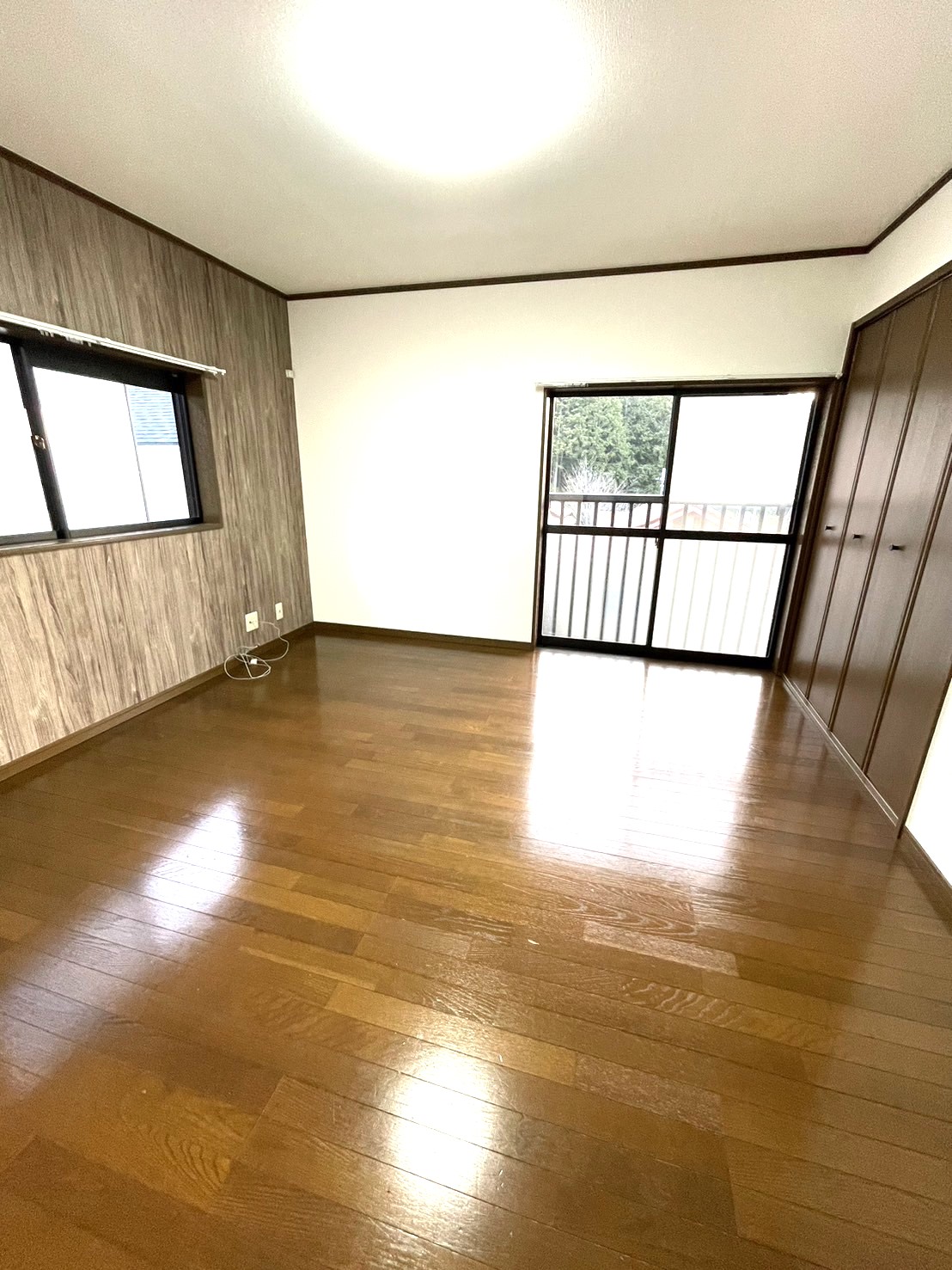 園部町小山西町 戸建の居間写真