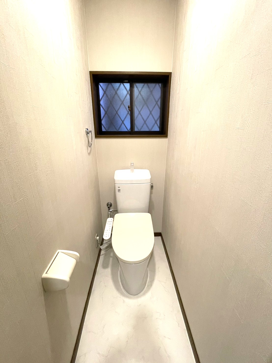 園部町小山西町 戸建のトイレ写真