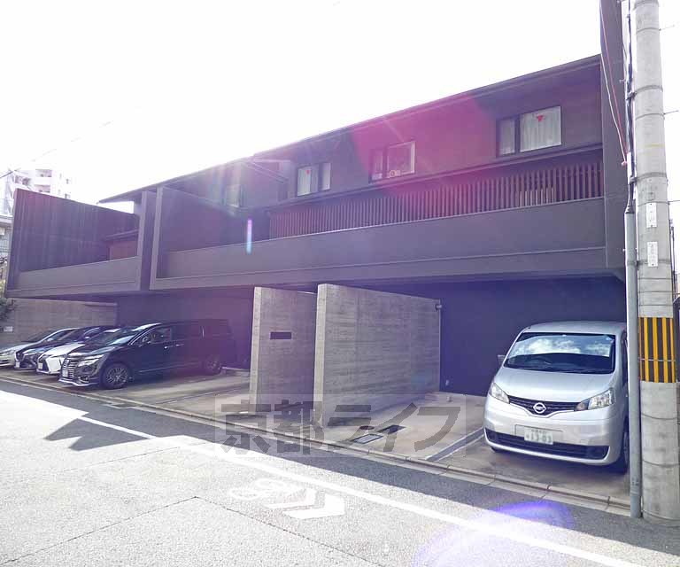 京都市上京区夷川町のマンションの建物外観
