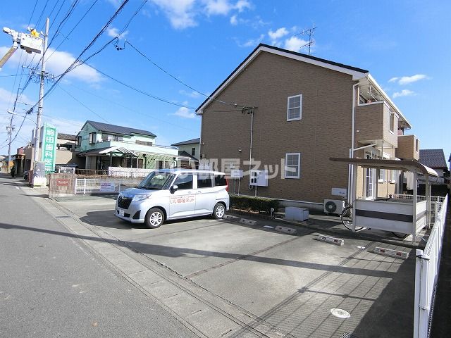 【津市河芸町一色のアパートの駐車場】